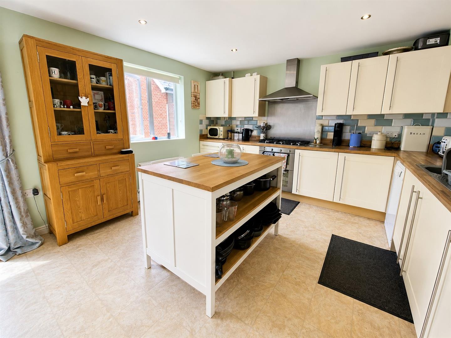 4 bed property in Crowsley Road, Bedford